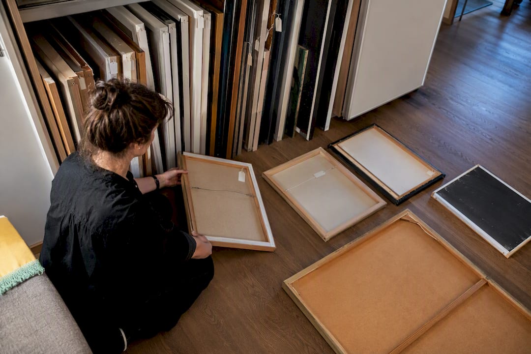 Tagged and untagged artworks in storage